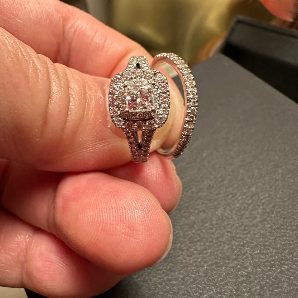 💕Gorgeous Diamond ring set” approximately size 6.5-7.0💕